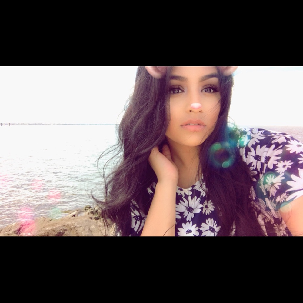 Meet your Posher, Gloria